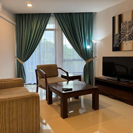 Studio At Samsuria Beach Resort Kampung Sungai Ular Exteriér fotografie