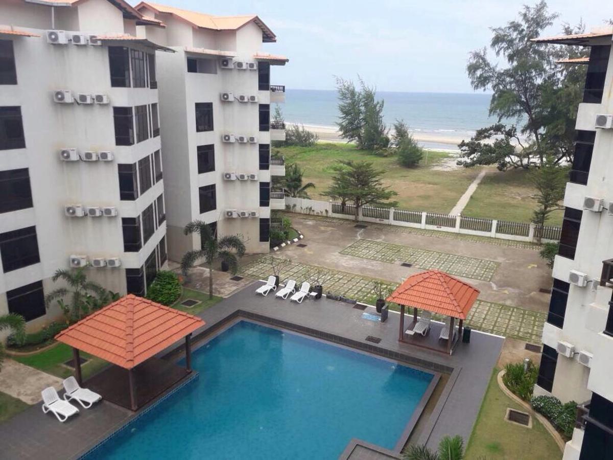 Studio At Samsuria Beach Resort Kampung Sungai Ular Exteriér fotografie