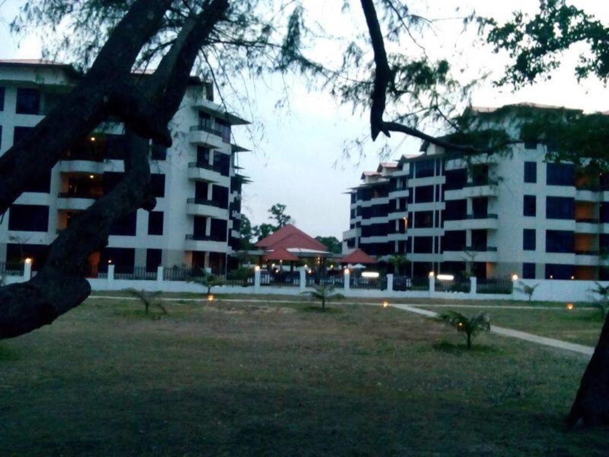 Studio At Samsuria Beach Resort Kampung Sungai Ular Exteriér fotografie
